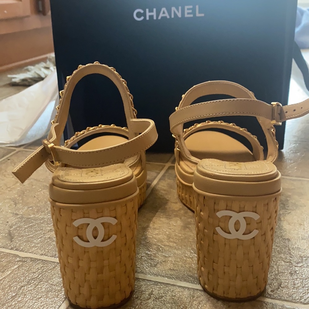 CHANEL size 39 beige wedges.